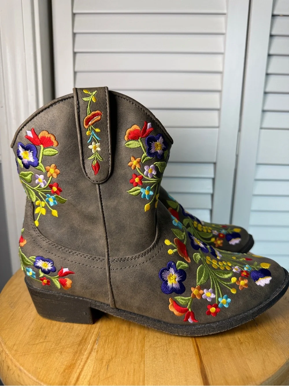 Betseyville Reece Floral Embroidered Ankle Cowboy Boots Girl Sz 4